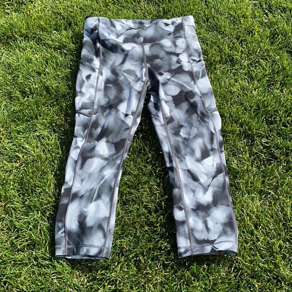 LULULEMON speed up crop 21β - Picture 8 of 15